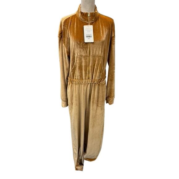 NWT!! Fabletics Soft ,Velvet Jumpsuit Size XXL, Velour 1 Piece, Street Wear - Picture 1 of 12
